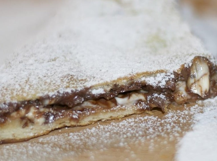 Pizza con Nutella, crema frangipane e pera poché